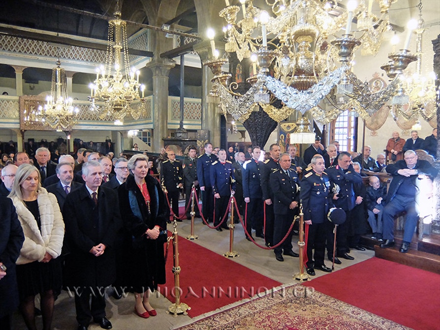 49309628082 b5558d5a9b b