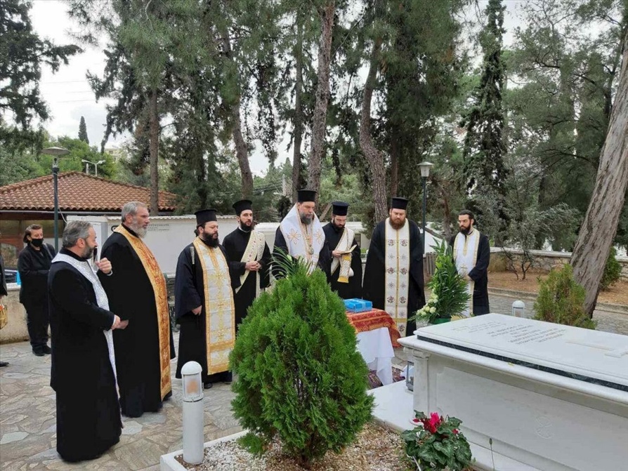 etisio arxieratiko mnimosyno makaristou mitropolitou pr n ionias kai filadelfeias kyrou konstantinou 009