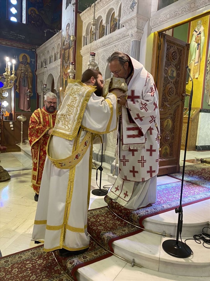 o theof episkopos keramon k bartholomaios ston mitropolitiko nao tis n ionias 005