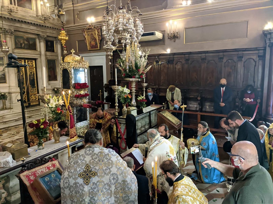 ΕΝΤΟΣ ΤΟΥ ΝΑΟΥ ΤΟΥ ΑΓΙΟΥ ΣΠΥΡΙΔΩΝΟΣ Η ΛΙΤΑΝΕΙΑ ΓΙΑ ΤΟ ΠΡΩΤΟΚΥΡΙΑΚΟ ΣΤΗΝ ΚΕΡΚΥΡΑ 4