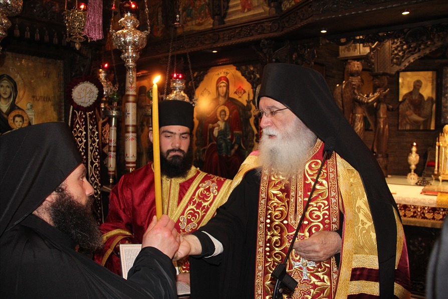 Monaxikes koures 5740