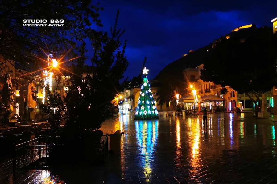 NAFPLIO ANAPSE TO XRISTOUGENNIATIKO DENDRO XORIS KOSMO3