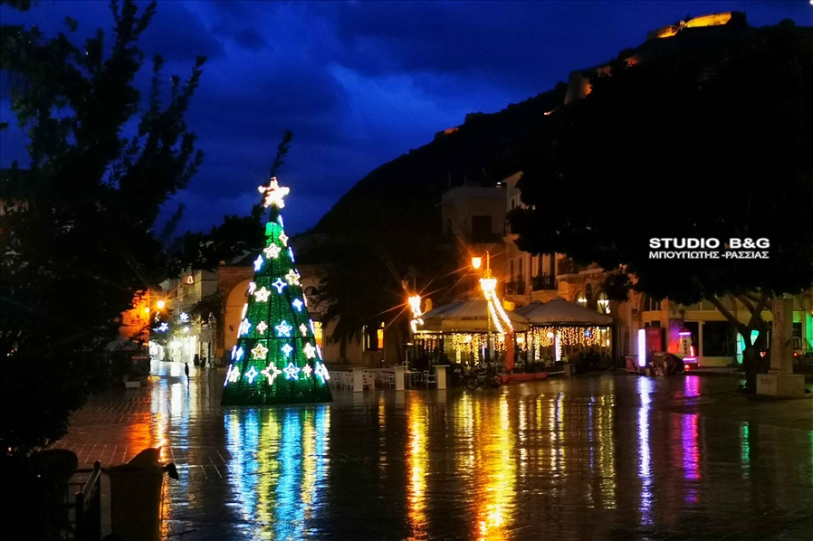 NAFPLIO ANAPSE TO XRISTOUGENNIATIKO DENDRO XORIS KOSMO4