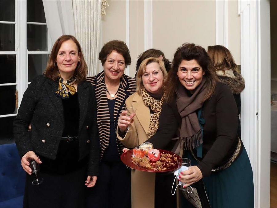 52572731841 8842220173 b 