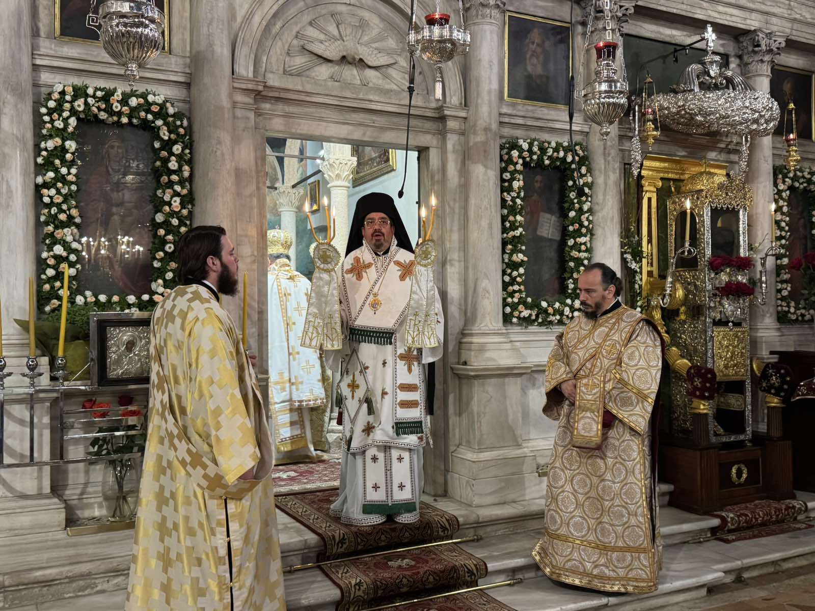 archieratiko sylleitourgo sto iero proskynima tou agiou spyridonos 17