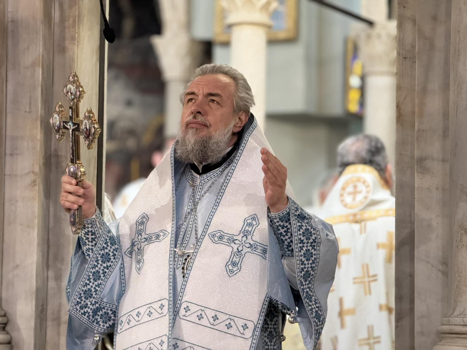 archieratiko sylleitourgo sto iero proskynima tou agiou spyridonos 25