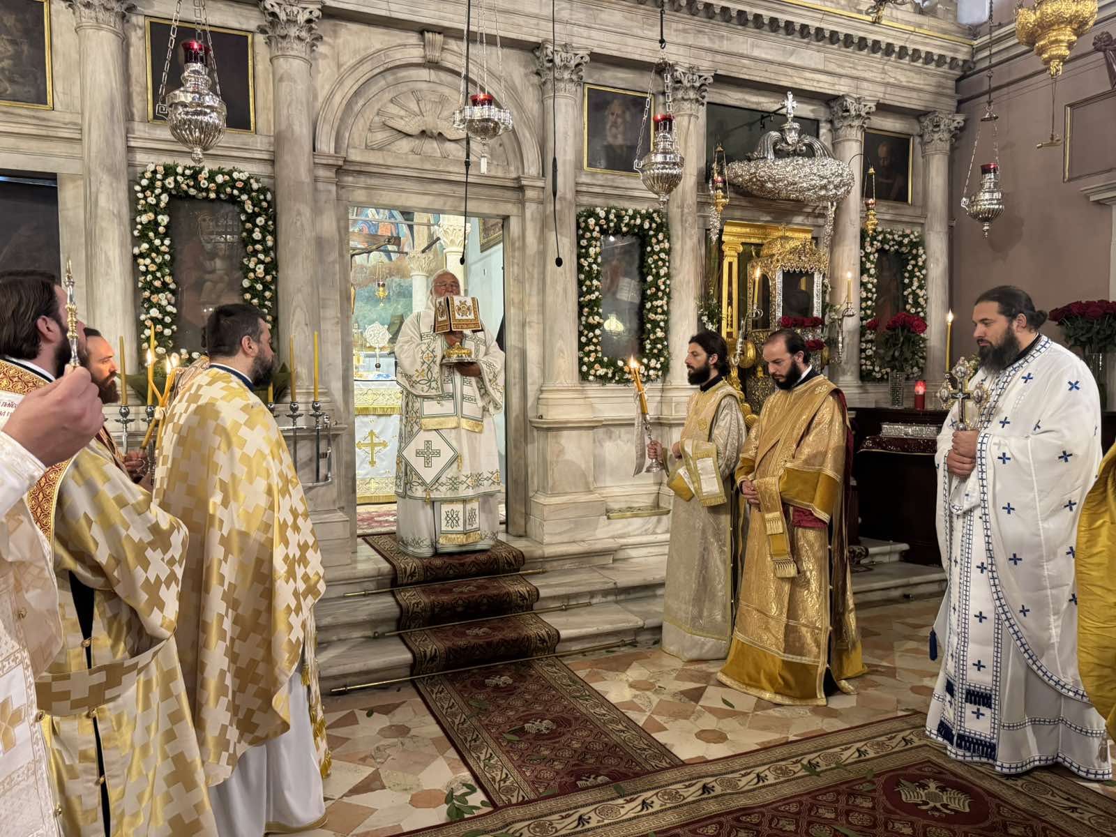 archieratiko sylleitourgo sto iero proskynima tou agiou spyridonos 26