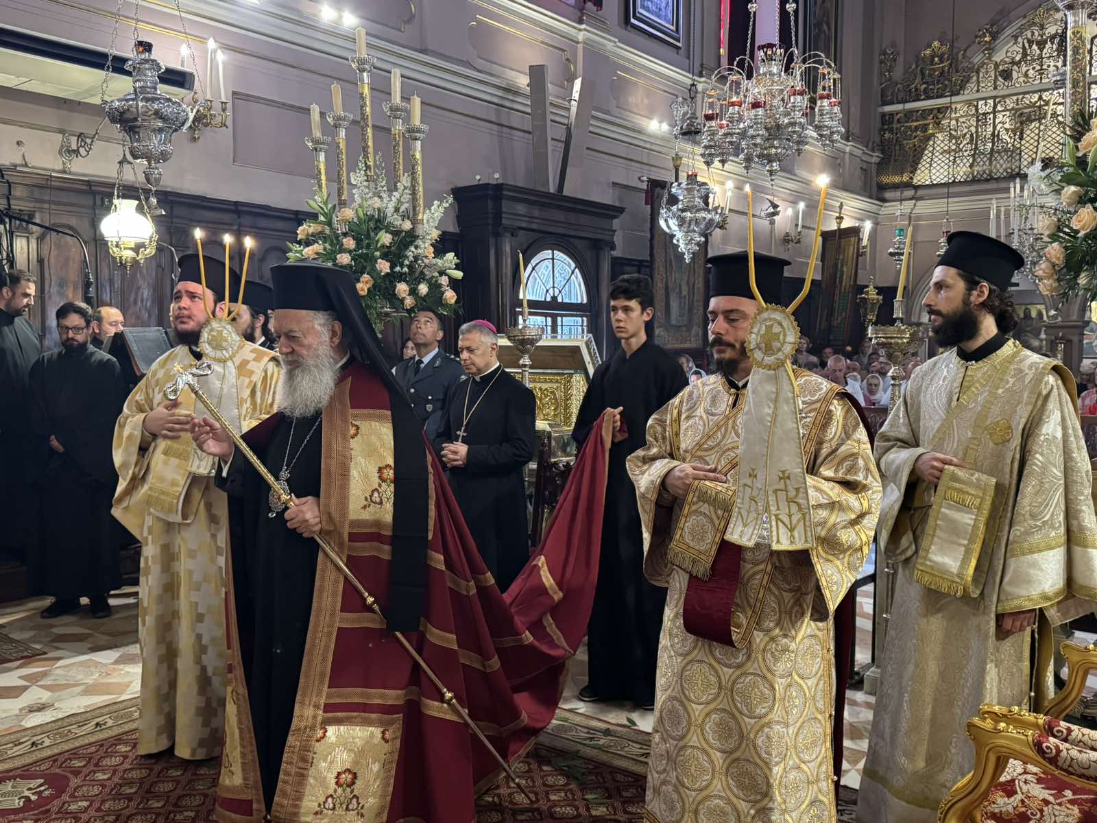archieratiko sylleitourgo sto iero proskynima tou agiou spyridonos 6