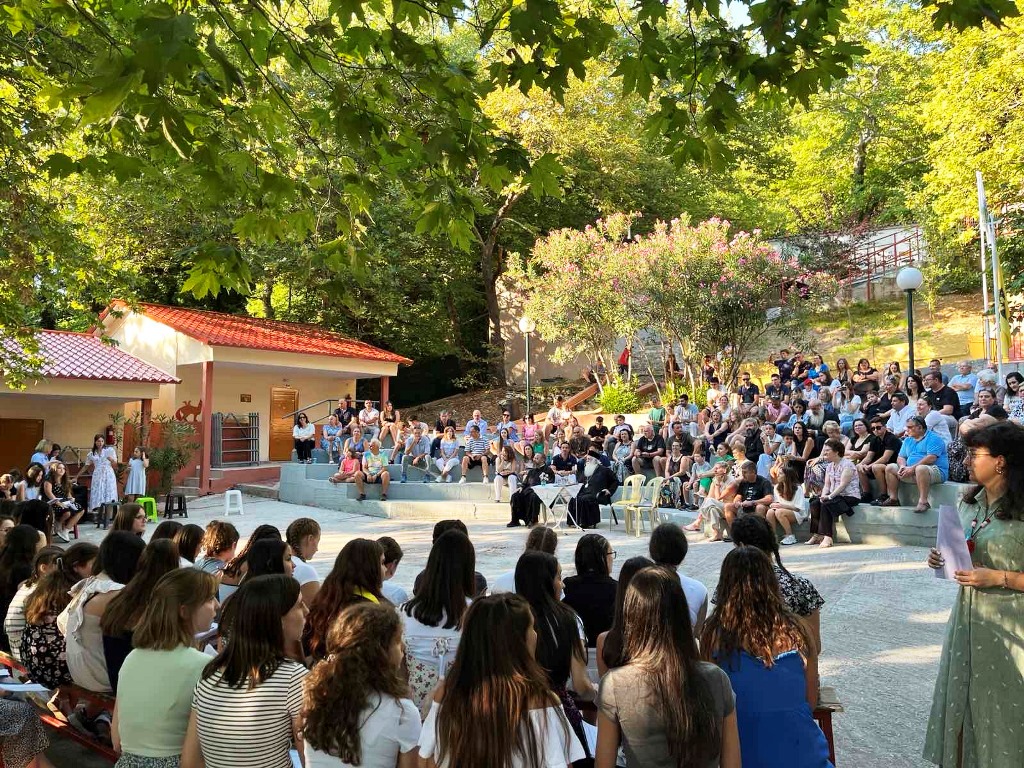 giorti lixis e camp koritsiwn 1