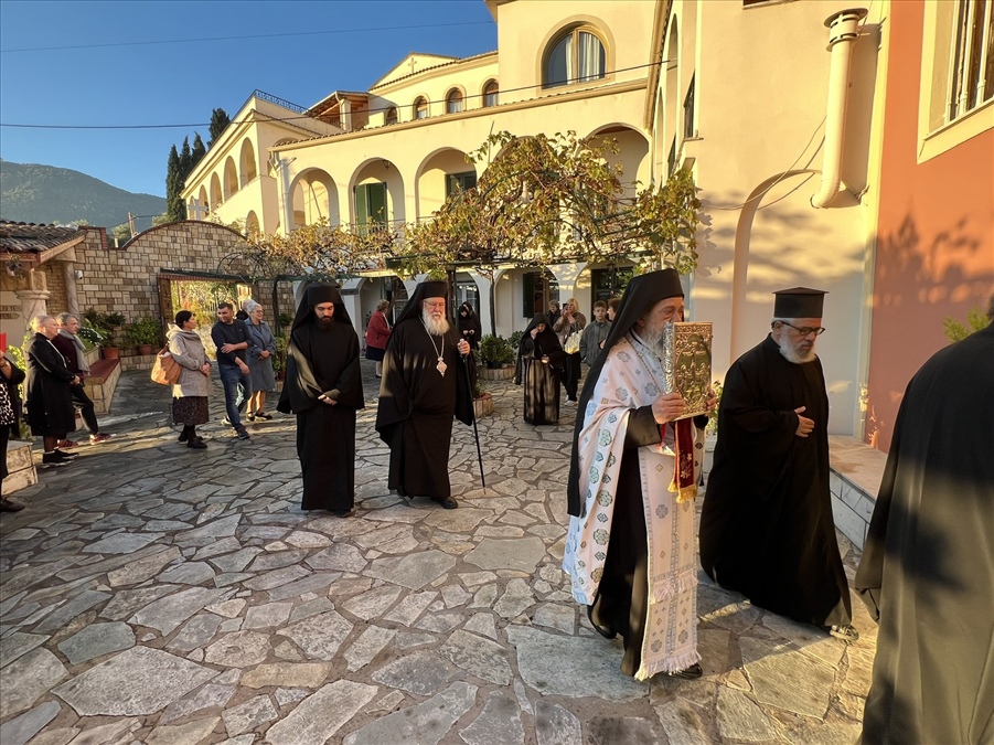 koura monachis stin kerkyra 3